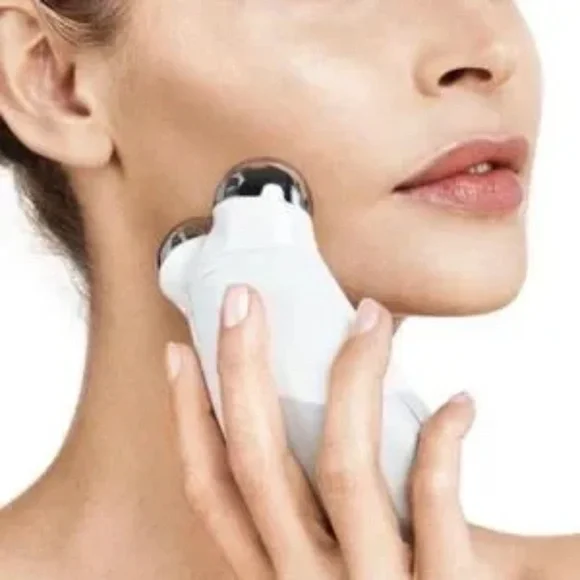 NuFace Trinity Pro Facial Toning Device - Like New - Picture 3 of 7